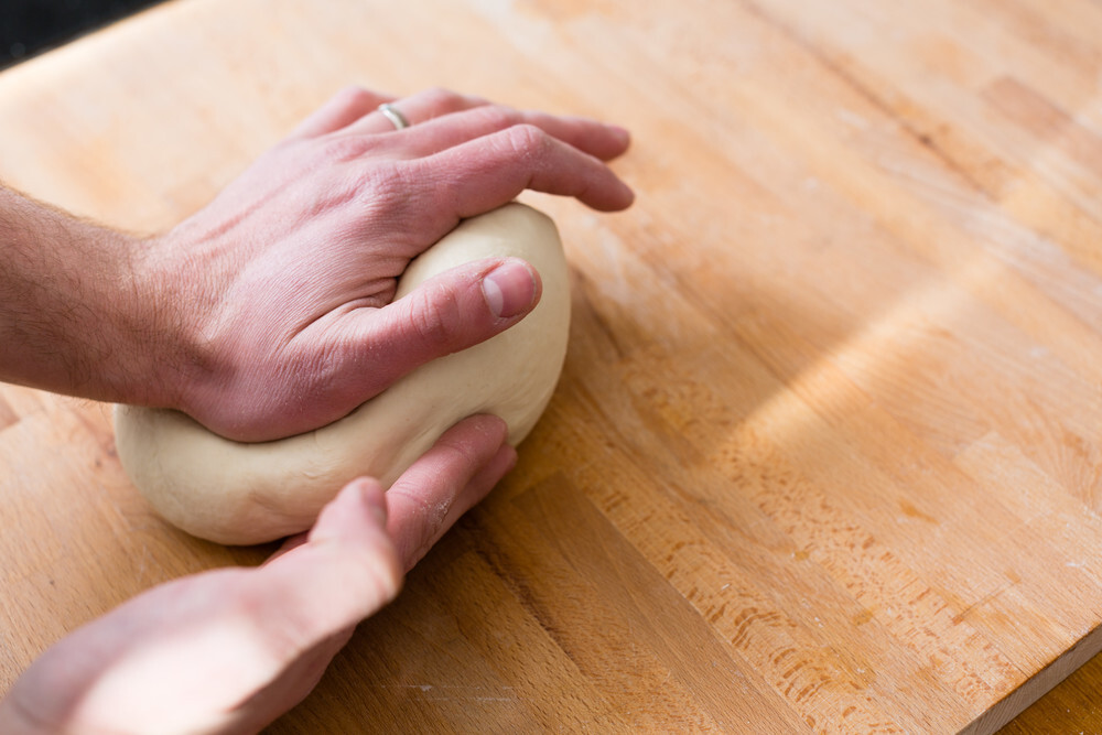 Schneller Pizzateig — Haushaltwaren HOH Schneller Pizzateig — Haushaltwaren HOH