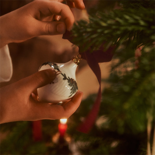 Royal Copenhagen Star Fluted Christmas Ornament, 8,5 cm, 2 Stk.