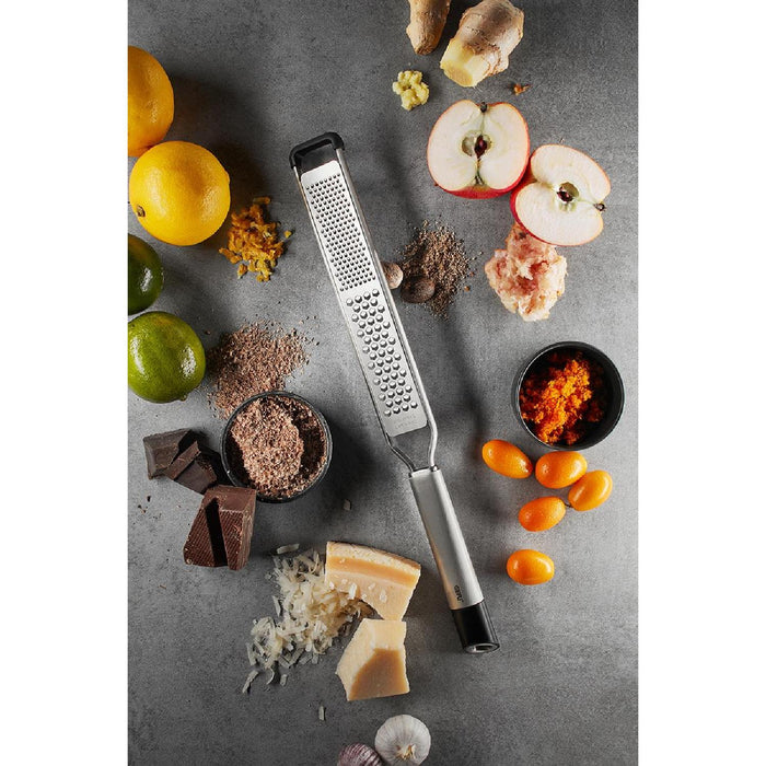 GEFU Set: Fein- und Grobreibe PRIMELINE + SPICEBAR XS-Muskatnüsse, bio Inhalt 8 g + SPICEBAR XS-Tonkabohnen, bio Inhalt 7 g