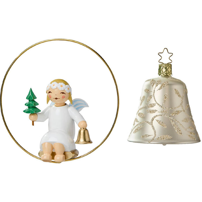 Wendt & Kühn Engel im Ring mit Bäumchen und Glocke; Glasglocke