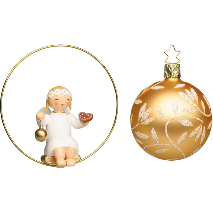 Wendt & Kühn Engel mit Ring mit Lebkuchenherz und Kugel; Glaskugel, gold