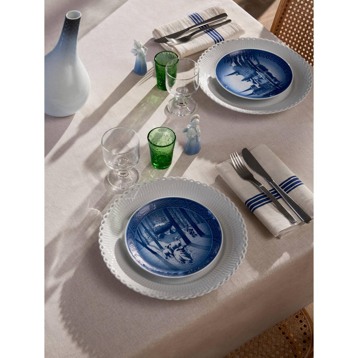 Royal Copenhagen Bing & Grøndahl Collectibles Weihnachtsteller 2023 - Weihnachten in Roskilde 18 cm