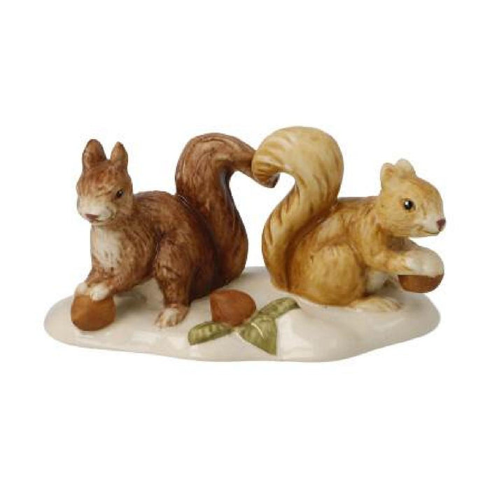 Goebel Winterwald Eichhörnchen auf Futtersuche - Figur