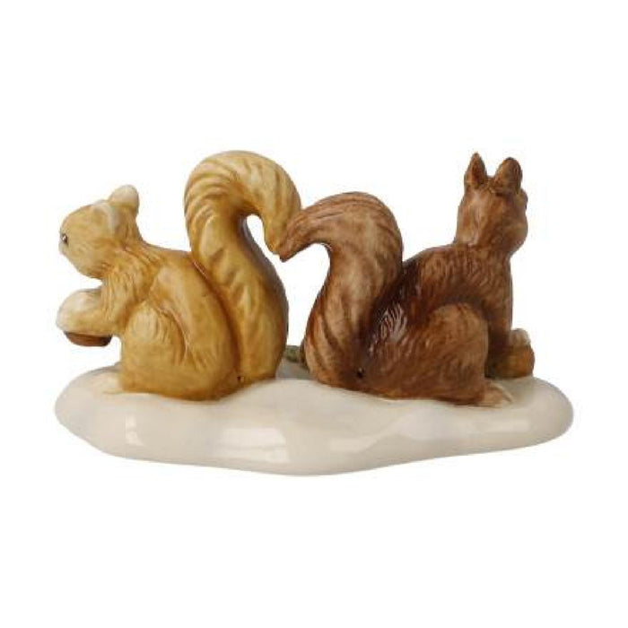 Goebel Winterwald Eichhörnchen auf Futtersuche - Figur