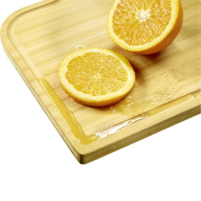 Westmark Schneidebrett Bambus  hochwertige Schneideunterlage mit Saftrille, Küchenbrett aus Holz zum einfachen Schneiden von Lebensmitteln  Bambus, 40 x 29 cm