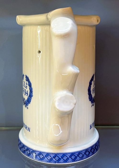 Zimmermann Bierseidel Bier-Krug Vexierkrug mit Bodenbild 0,5l Wappen blau 1794