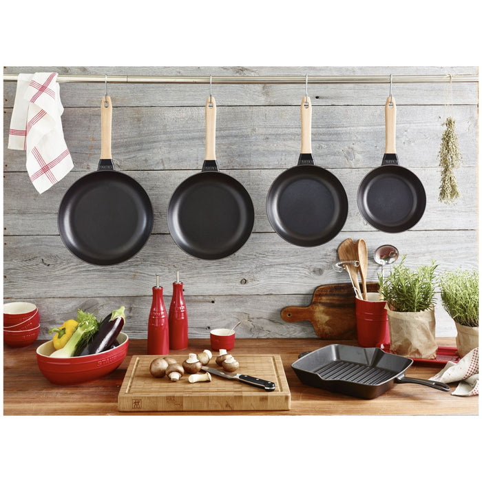 STAUB Bratpfanne mit Holzgriff, 24 cm | Schwarz | rund | Gusseisen