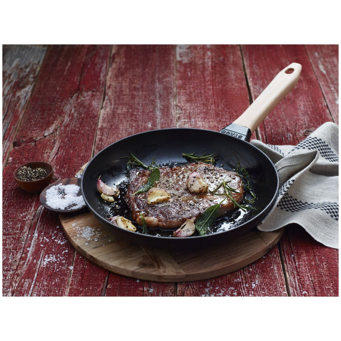 STAUB Bratpfanne mit Holzgriff, 28 cm | Schwarz | rund | Gusseisen