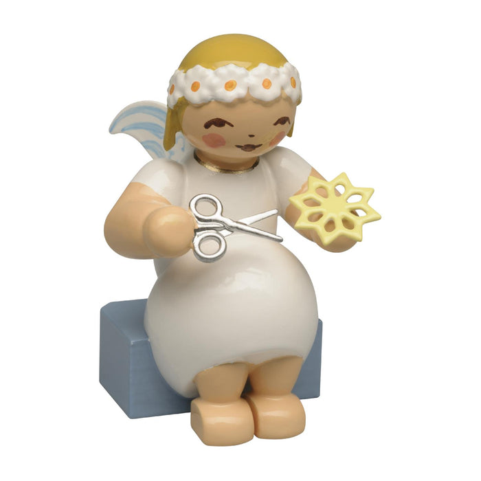 Wendt & Kühn Margeritenengel, sitzend, mit Papierstern